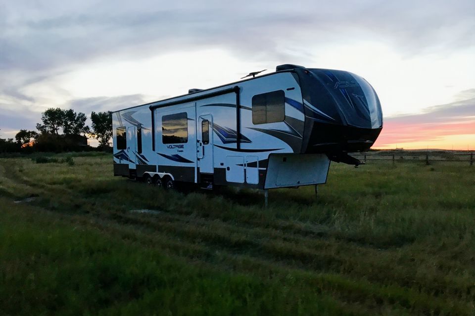 Luxurious, spacious 5th Wheel Toy Hauler RVezy